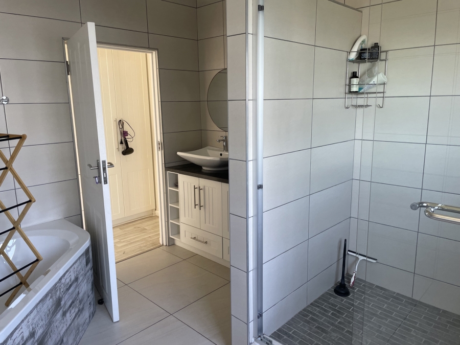 4 Bedroom Property for Sale in Pearl Bay Western Cape